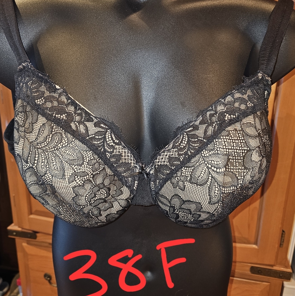Elegant Black Lace Bra 38F